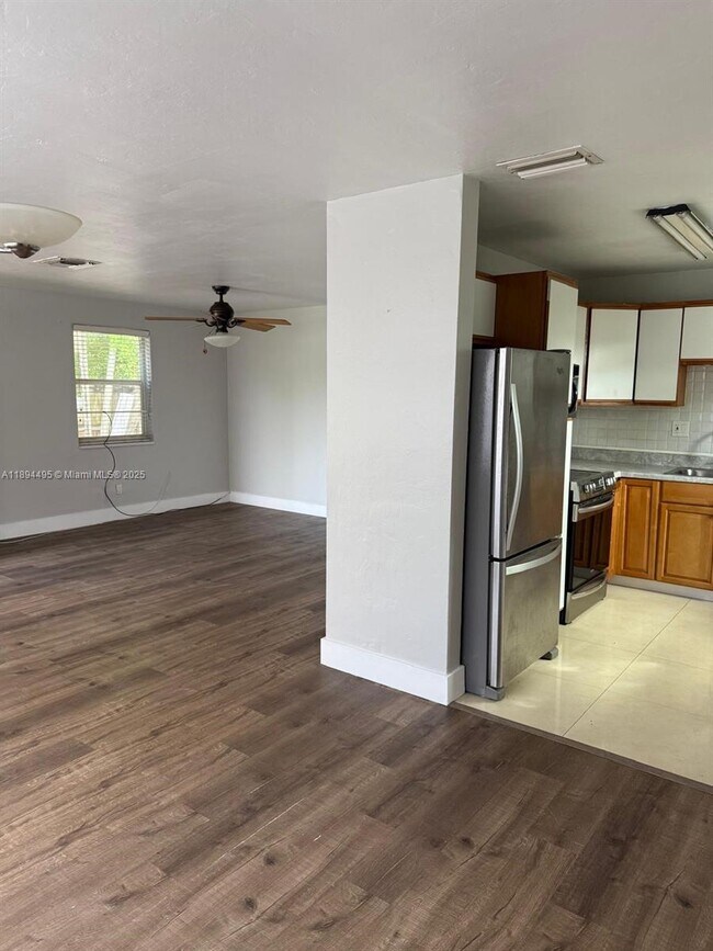 Photo - 830 NE 58th Ct