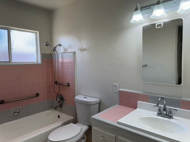 Photo - 2927 Peerless Ave Unit 2