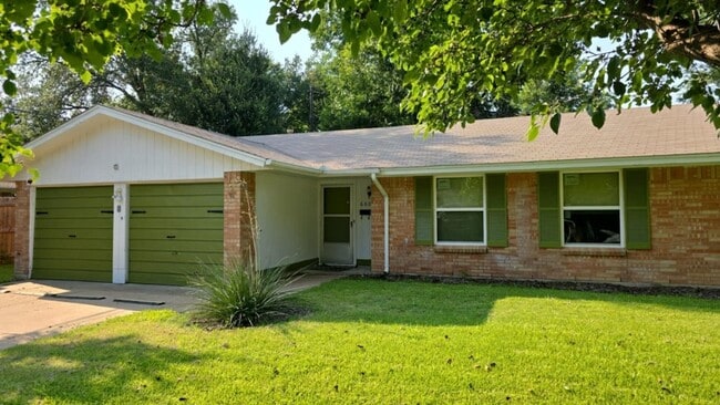 Building Photo - 660 Oak St Rental