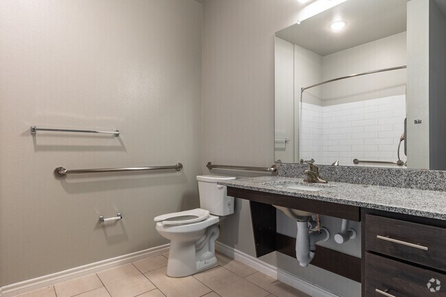 2BR, 2BA - 1,097SF - Primary Bathroom
