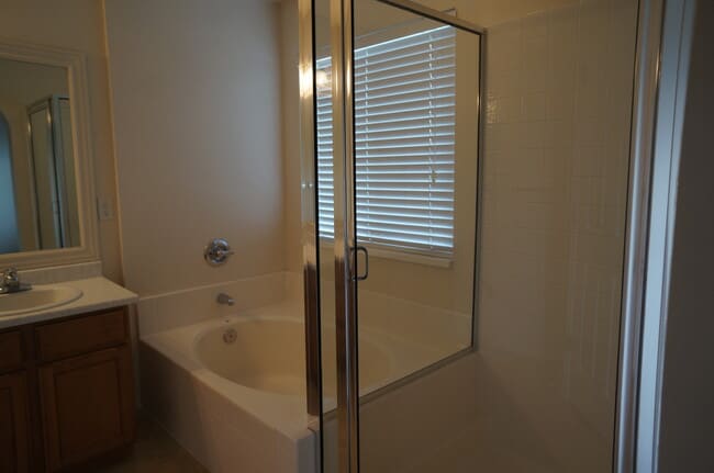 Photo - 944 Longleaf Dr