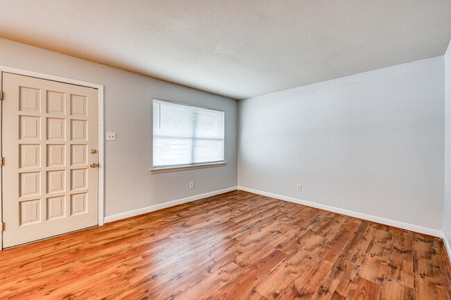 Photo - 601 Mimi Ln Unit 4