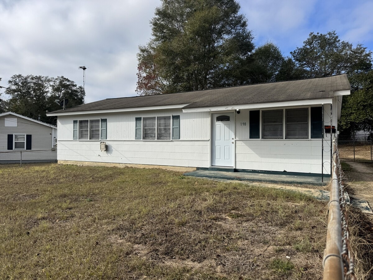 Photo - 198 Roosevelt Ave