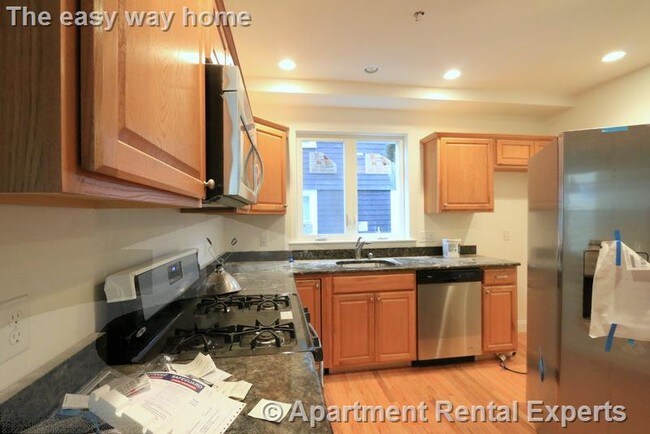 Building Photo - 25 Lewis St Unit 2