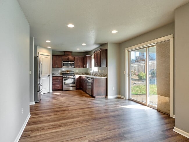 Photo - Beautiful 4 bedroom/2.5 Bath Home On Large...