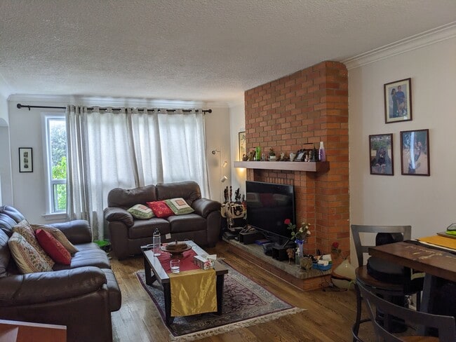 Building Photo - Yonge and Finch East Three Bedroom and 1.5...