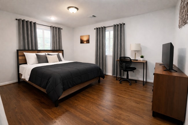 Photo - 317 E 39th St