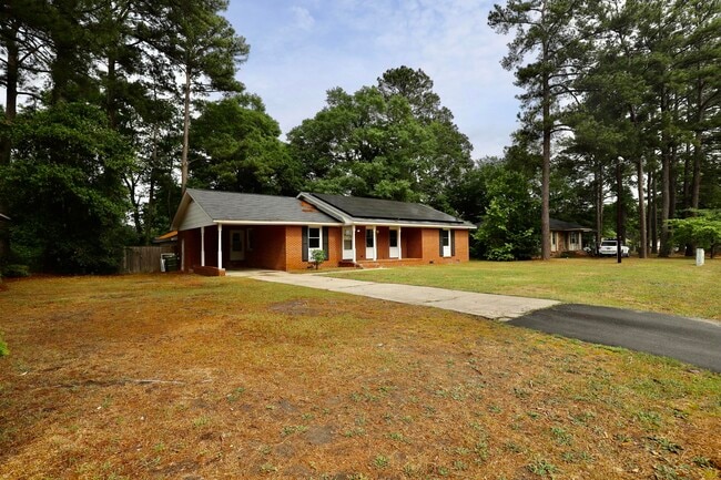 Building Photo - 807 N Guignard Dr