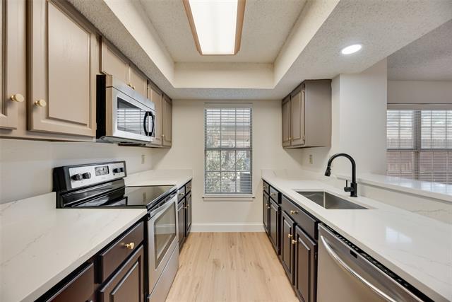 Photo - 708 Woodbend Dr