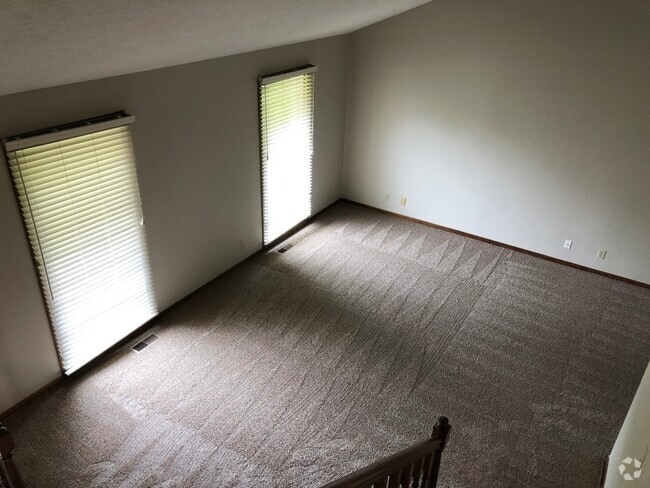 Building Photo - Come check out this roomy Tri-level in a g... Rental