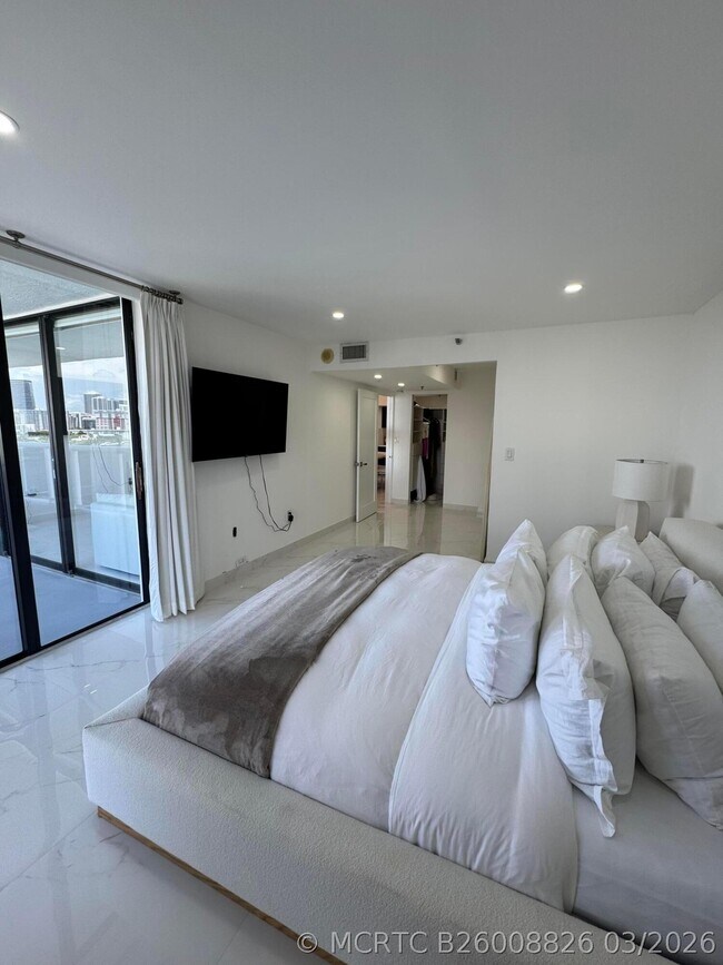 Photo - 20515 E Country Club Dr Unit 1442