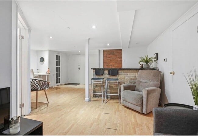 Photo - Spacious 1 bedroom in lower level of Victorian Home Unit 4