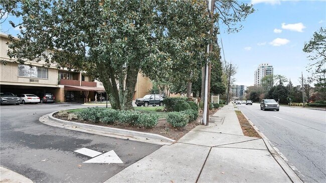 Photo - 2637 Peachtree Rd