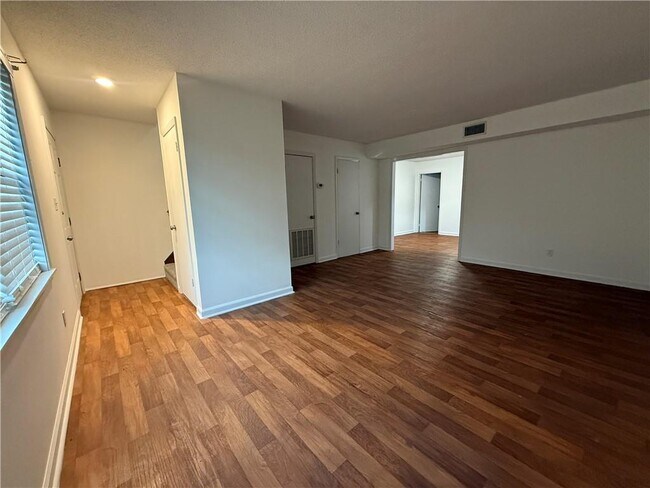 Photo - 902 Darling Ave