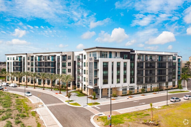 250 Carillon Pky Saint Petersburg, FL - Axio at Carillon Apartments