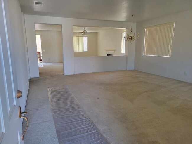 Photo - Lovely 4 Bedroom 2.5 Bathroom In Eastvale - Call Today