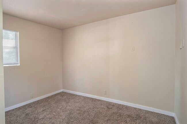 Photo - 526 Cooper St