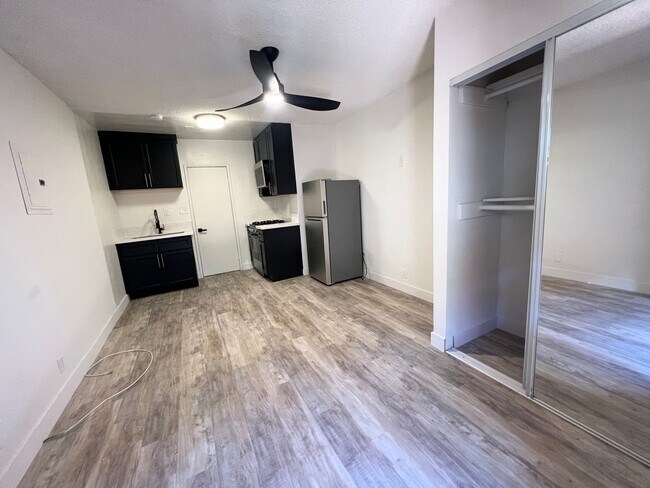 Photo - 3729 Clarington Ave