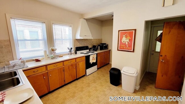 Photo - 144 W Adams St