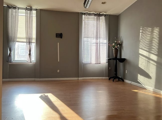 Building Photo - 1309 N 15th St Unit 2