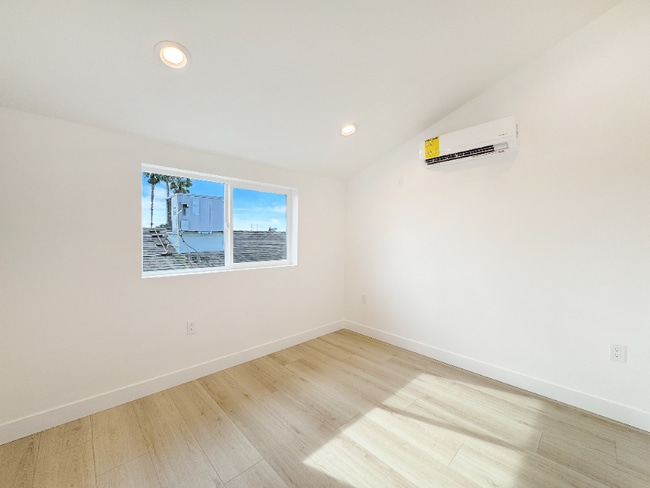 Photo - 4461 Farquhar Ave Unidad D