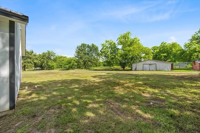 Huge Lot! - 108 W Locust St