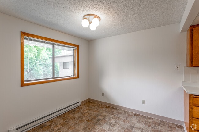 2BR, 1.5BA - 963 SF - Mayfair Court