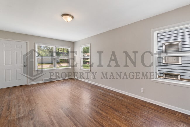 Photo - 1122 S Quentin St