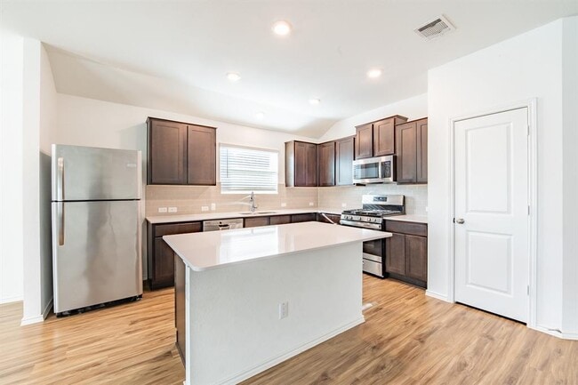 Photo - 322 Arnage Dr