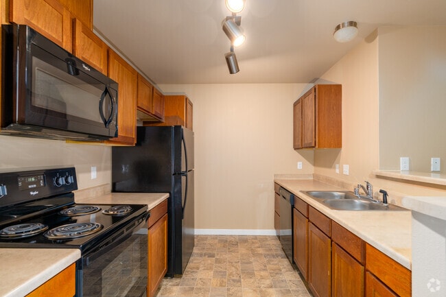 2BR, 2BA - 1040SF - Kitchen