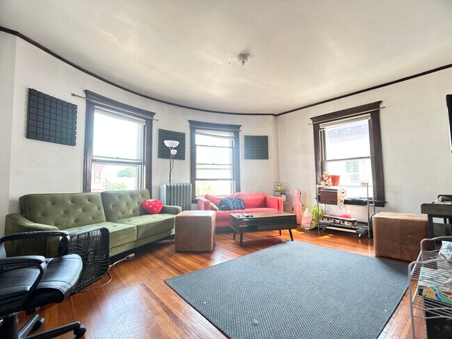 Photo - 324 Faneuil St Apartments Unit 3