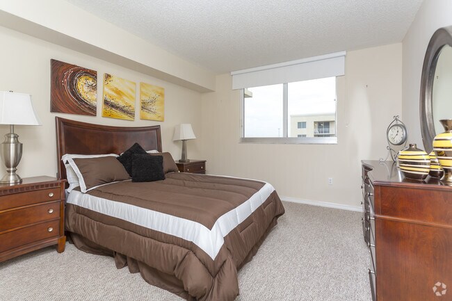 Royal Palms Apartments