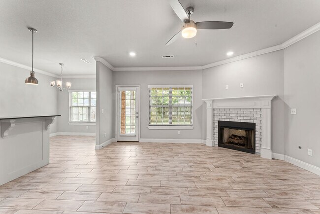 Photo - 2302 S Aspen St