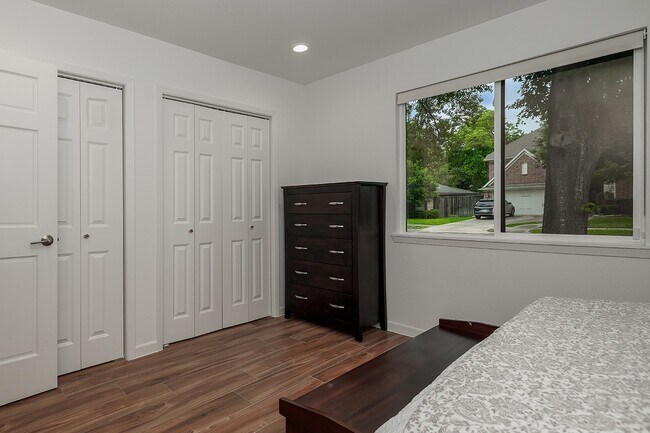 Photo - 4007 Markham St
