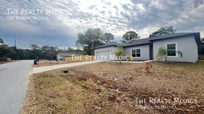 Photo - 1682 Waneta St SE