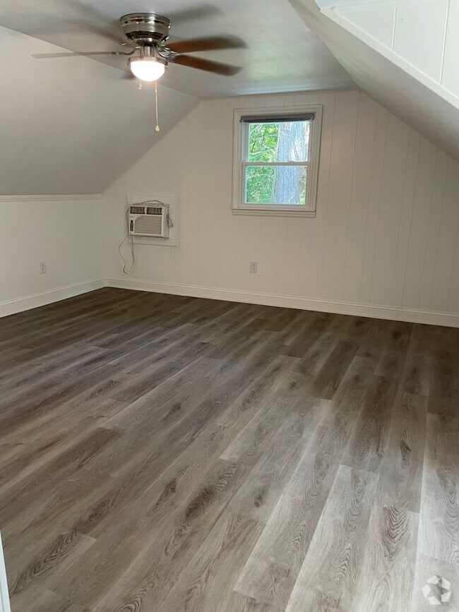Building Photo - 1191 Robert Hardeman Rd Unit Upstairs Bedroom Rental