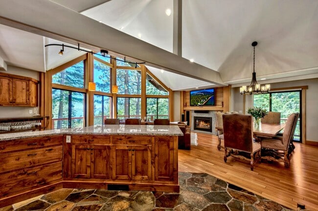 Photo - Gorgeous Lakeview! Pet Friendly w a Garage & AC!