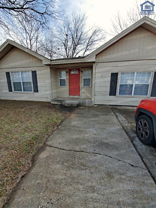 Photo - 1804 NW Lincoln Ave Casa