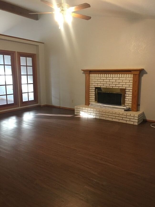 Photo - 410 E Wilson Ave