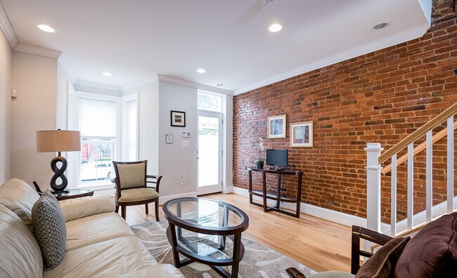 Photo - 222 1/2 E Street NE-SI ID1587659P Unit SI ID1587659P