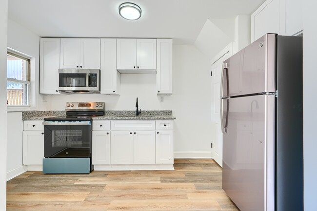 Photo - 2204 Redthorn Rd