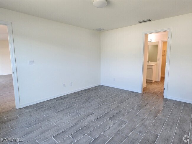 Building Photo - 147 SW 31st Terrace Rental