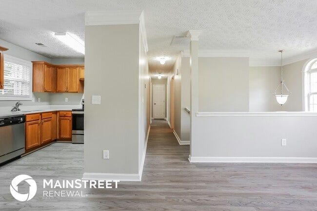Photo - 660 Sinclair Way