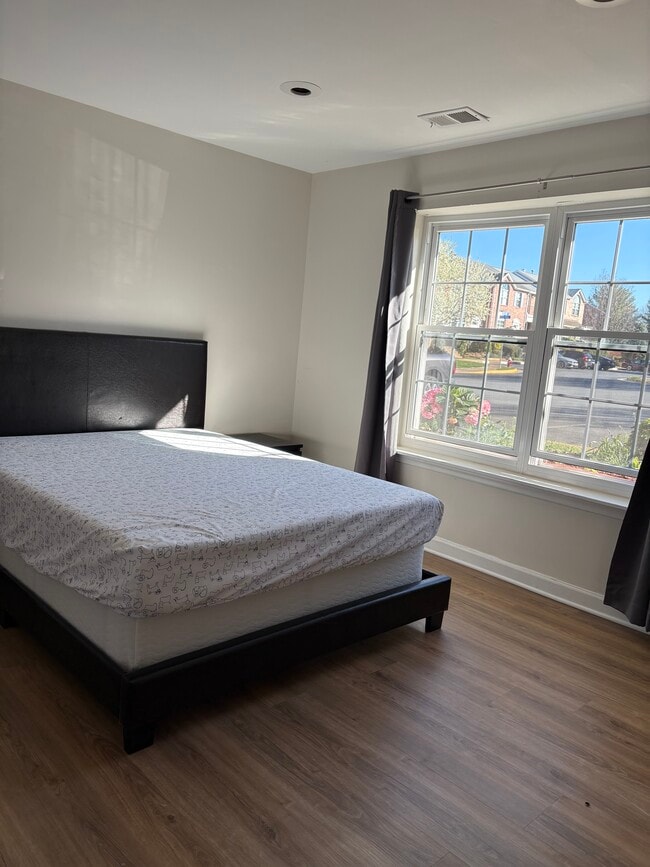 Photo - 21082 Gladstone Dr