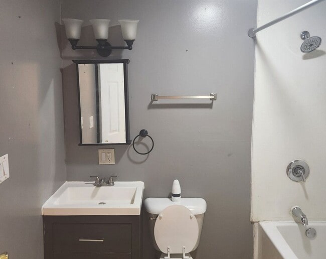 Photo - 208 S Illinois St Unit 2