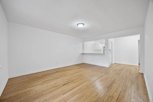 Photo - 302 96th St Unidad Apt 2W