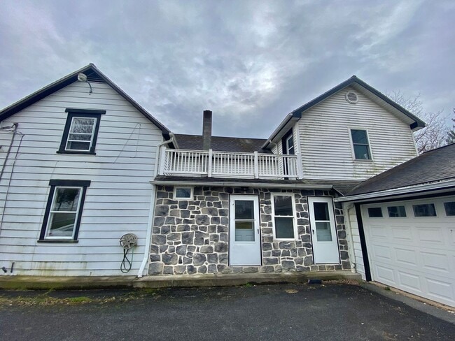 Photo - Peaceful Country Living - 4 BR / 3BA