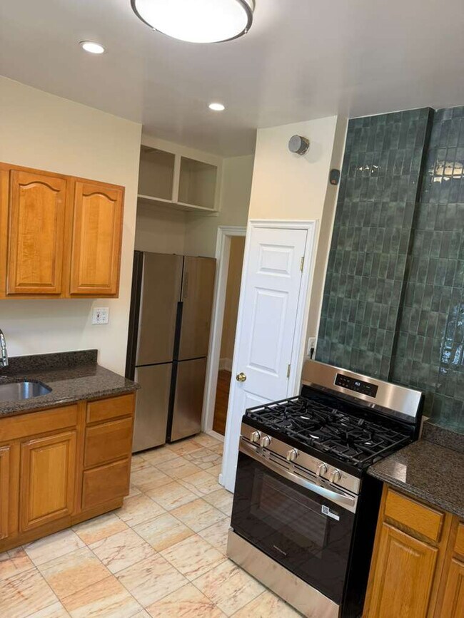 Photo - 202 Marine Ave Unidad C2