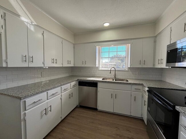 Photo - 1009 Lawndale Ave