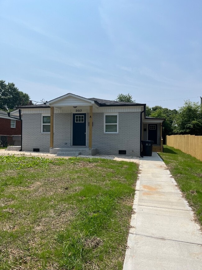 Building Photo - 2613 Dundeen St Rental